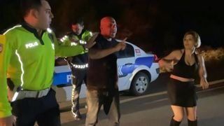 Aksaray'da alkollü sürücü ve kadın yolcu polisi tehdit etti: Benim babam hakim, savcı