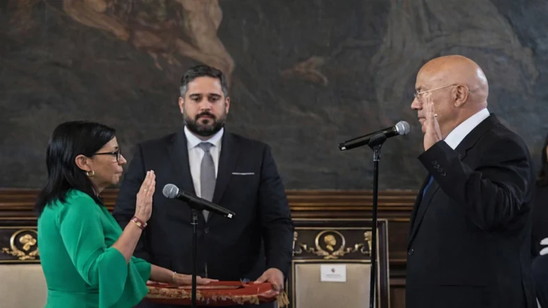 delcy-rodriguez-yemin-ederek-venezuela-devlet-baskani-oldu