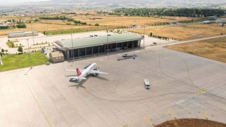 1758812083314-cigdem-toker-manset