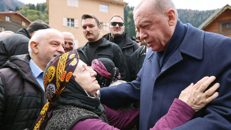 Cumhurbaşkanı Erdoğan'a Rize'de sevgi seli