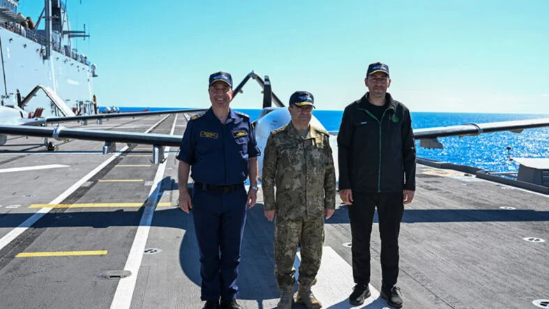 Oramiral Ercüment Tatlıoğlu: Yerli gemilerimiz var, milli denizaltımızı ve uçak gemimizi inşa ediyoruz