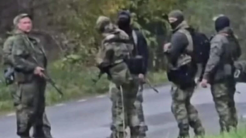 Estonya-Rusya sınırında 7 Rus askeri görüldü: Yol kapatıldı