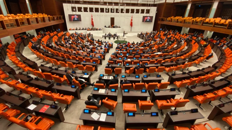 mecliste-gundem-yogun-trafik-yasasi-asgari-ucret-destegi-sosyal-medya-duzenlemesi