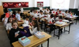 okullar-acildi-20-milyon-ogrenci-bugun-dersbasi-yapti